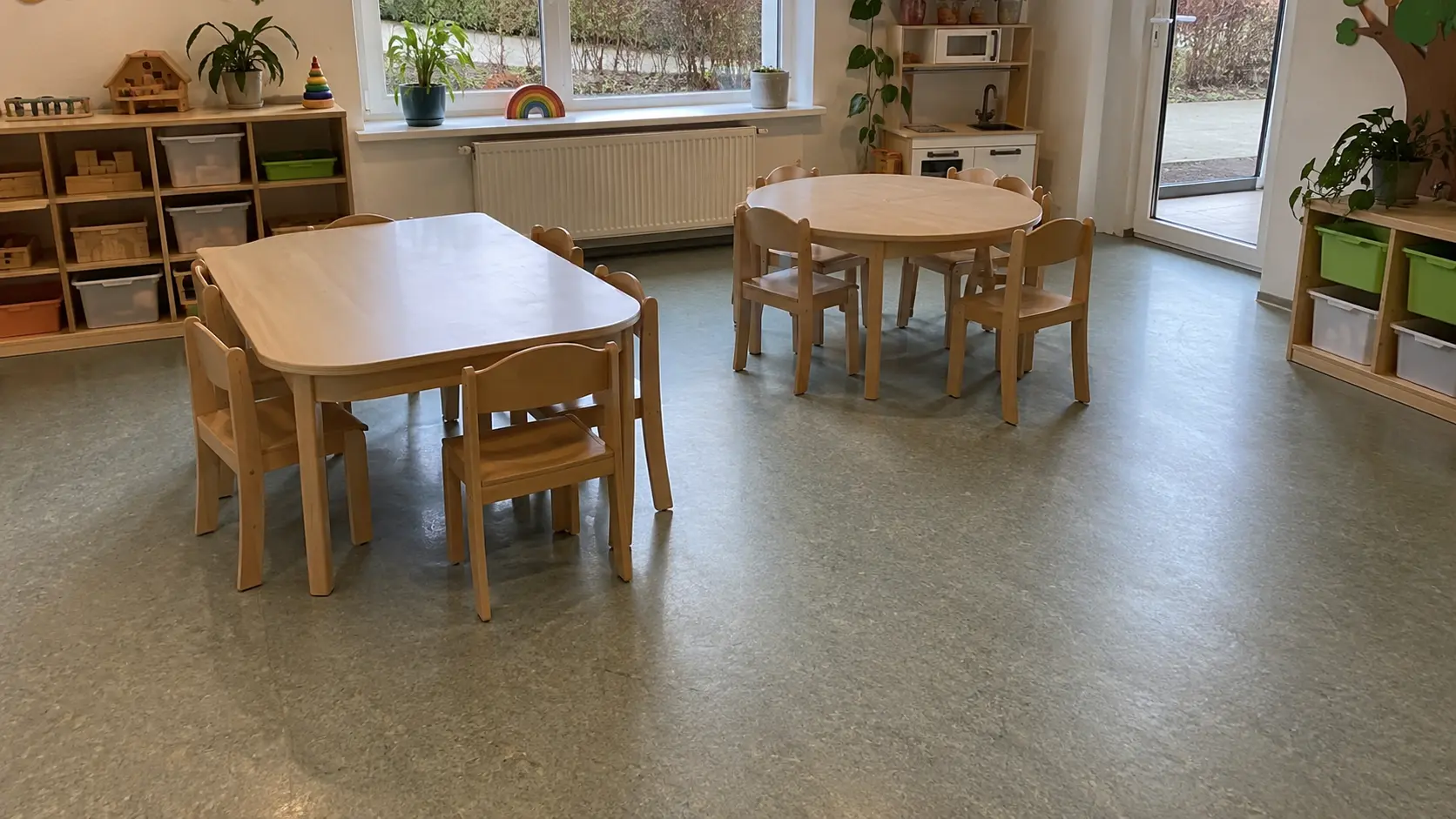Kita-Gruppenraum mit frisch gereinigtem Boden in Soest